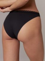 CeciliaBlackBack-CROP