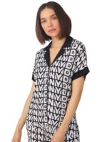 06_YI80107_002_BLACK_LOGO_OUTLINE_289_DETAIL